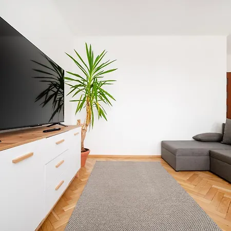 Park Ocalalych Modern Apartment Lodz
