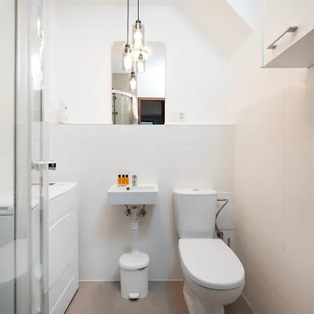 Park Ocalalych Modern Apartment Lodz