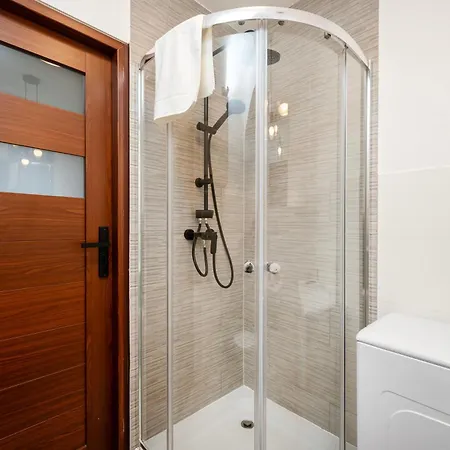 Park Ocalalych Modern Apartment Lodz